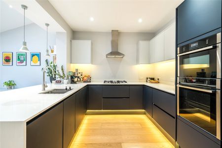 Gassiot Road, Tooting, SW17, London - Photo 2