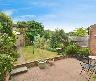 Dunster Crescent, Hornchurch, Essex, RM11 - Photo 5