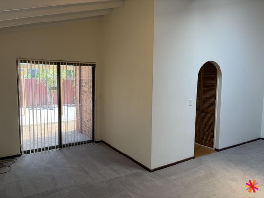 PRIME COMO LOCATION! - Photo 1