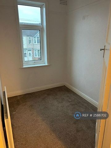 3 bedroom terraced house to rent - Photo 4