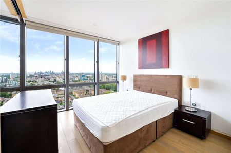 An interior designed 2 bedroom apartment situated on the 26th floor of this striking development located close to heart of Canary Wharf's Business district. - Photo 2