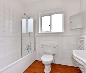 A charming cottage located in the heart of Rotherfield Greys. - Photo 6