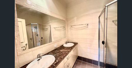 4 Bedroom Unfurnished Duplex in Surfers Paradise! - Photo 2