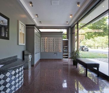 4760 Chemin de la Côte-des-Neiges, Montréal, QC - Photo 3