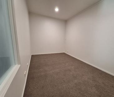 Beautifully Renovated, Perfectly Located - Photo 4