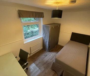 3 bedroom apartment to rent - Photo 2