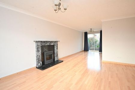 3 bedroom detached house to rent - Photo 3