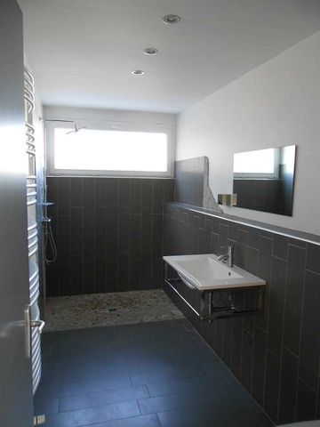 Location Appartement 3 pièces 61m² SETE 34200 - Photo 3