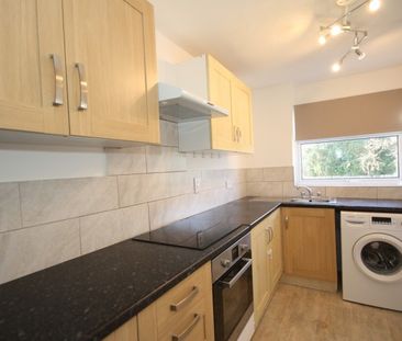 Davos Close, Woking - Photo 3