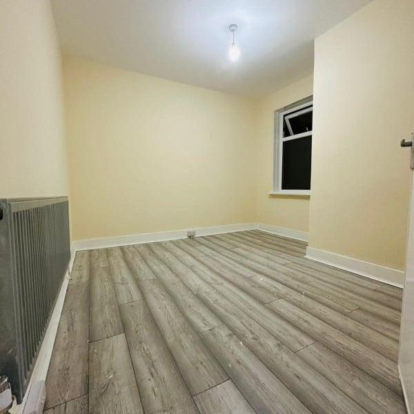 3 bedroom flat to rent - Photo 1