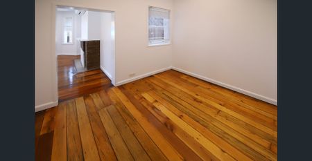 RENOVATED 1 BEDROOM ART DECO IN GREAT LOCALE - Photo 3