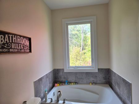 For Lease - 93 Allegra Drive Unit# Upper, Wasaga Beach, Ontario - Photo 4