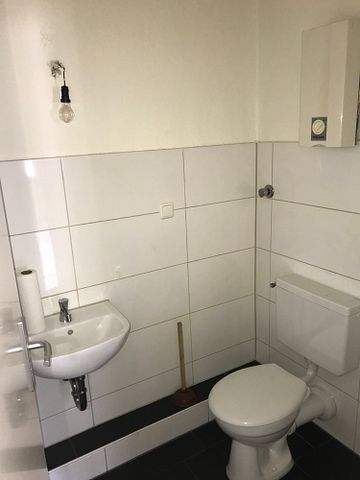 °Ansprechende renovierte DG Wohnung° 3 Zimmer mit Balkon - Photo 2