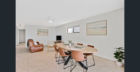 Waterfront Living on Picnic Point – Fully Furnished 2-Bedroom Apartment - Photo 4