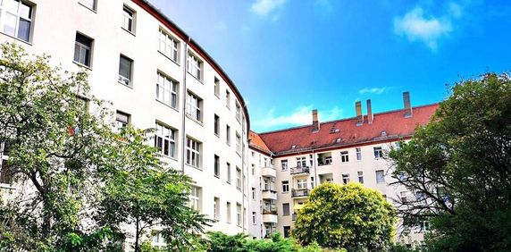 Erstbezug nach Komplettsanierung: Helle 2-Raumwohnung mit Wintergarten in der Neustadt mieten! - Photo 2