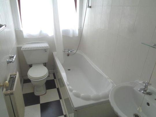 2 bedroom end of terrace house to rent - Photo 1