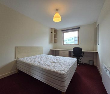 4 bedroom flat to rent - Photo 4