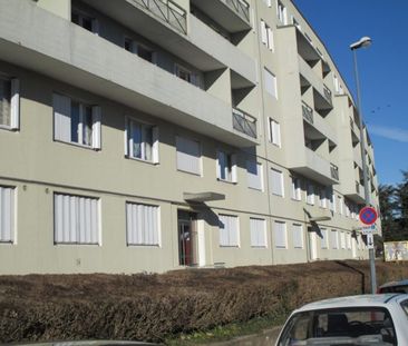 Loue T3/ Etage 04 sans Ascenseur – rue du corbusier St Etienne - Photo 1