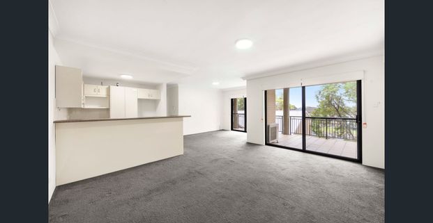 Spacious Two-Bedroom Apartment - Photo 1