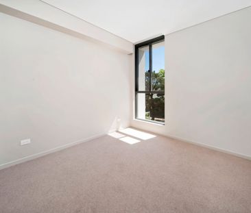LARGE ULTRA MODERN BRIGHT TWO BEDROOM APARTMENT IN LANE COVE - Photo 2