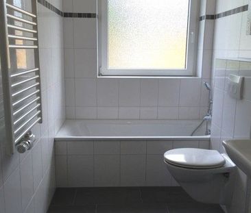 3-Zimmer-Wohnung mit Balkon - vor Einzug frisch saniert und renoviert - Photo 1