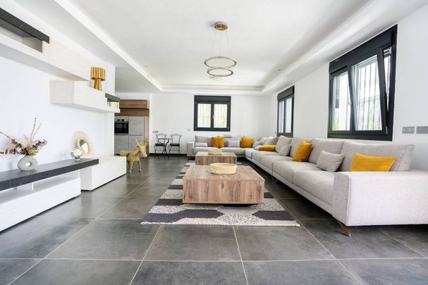 Luxury Villa for rent in Marbella, Andalusia - Photo 1