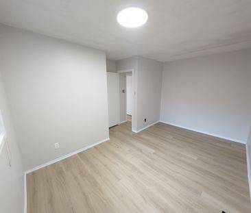 For Lease - 22 Threadneedle Crescent, Toronto, Ontario - Photo 2