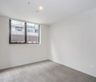 One Bedroom Apartment, Resort Style Living - Photo 2