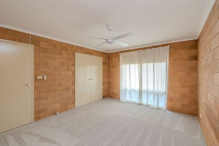Comfortable Family Living in Red Cliffs - Photo 3