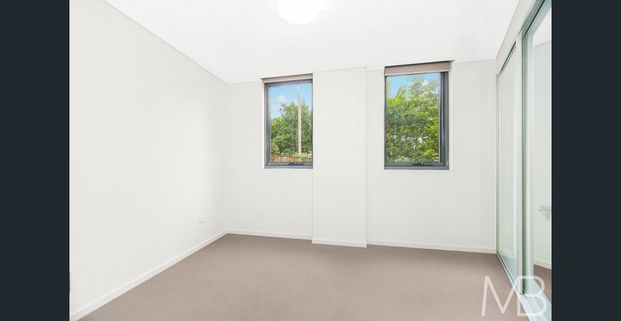 ELEGANT NORTH-FACING APARTMENT IN PRIME LOCATION - Photo 1