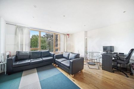 Modern 2 bed 2 bath property within a secure new development - Photo 2