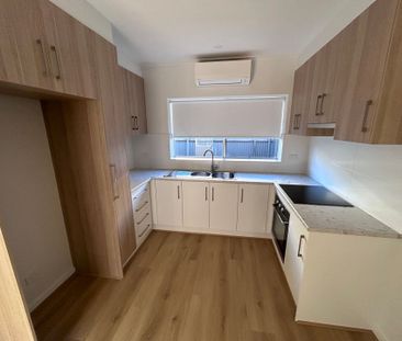 Newly Renovated 2 Bedroom Unit in a Quiet Group! - Photo 5