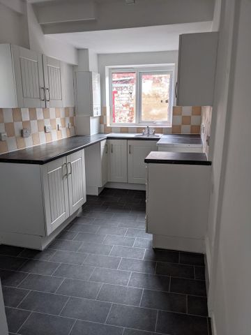 2 bedroom terraced house to rent - Photo 2