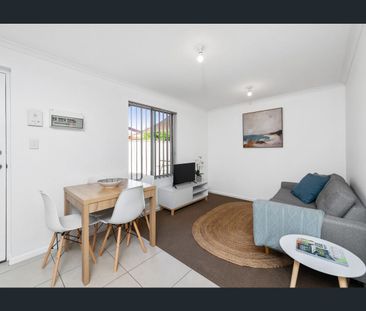 Premium Furnished One Bedroom Apartment. Excellent Location! - Photo 2