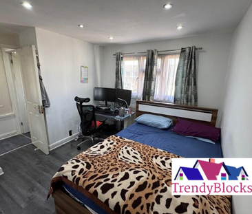 3 bedroom end of terrace house to rent - Photo 5