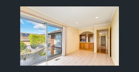 Spacious Four Bedroom Family Home! - Photo 4