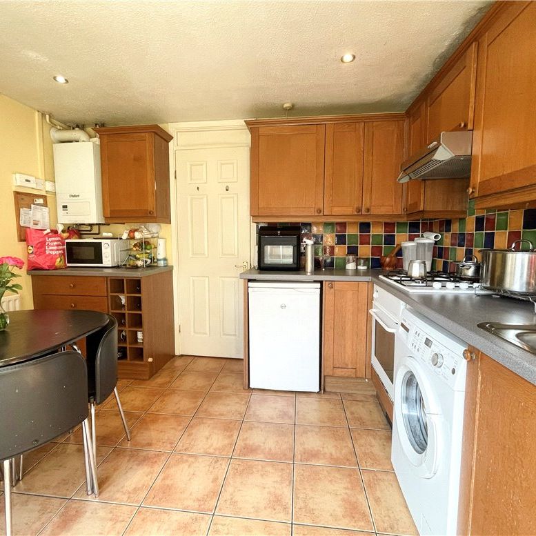 Larksfield, Englefield Green, Egham, Surrey, TW20 0RD - Photo 1