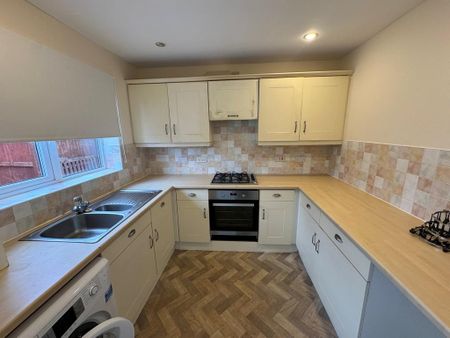 3 bedroom semi-detached house to rent - Photo 4