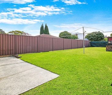 Two Bedroom Duplex Masterpiece Offering Convenience - Photo 6