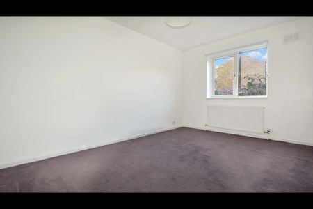 3 Bed End Terrace, Corelli Road, SE3 - Photo 4