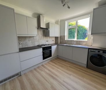 2 Bed Flat, Westover Road, BS9 - Photo 3