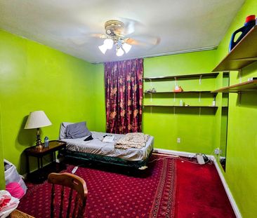 For Lease - 898 Kennedy Road Unit# Main Room, Toronto, Ontario - Photo 1