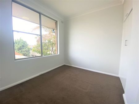 SUN DRENCHED TWO BEDROOM APARTMENT! - Photo 5