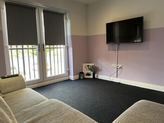 4 bedroom flat to rent - Photo 1