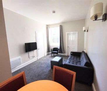 3 bedroom flat to rent - Photo 2