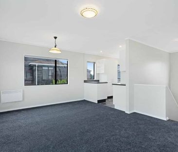 Fabulous, large, modern and low maintenance - Photo 4