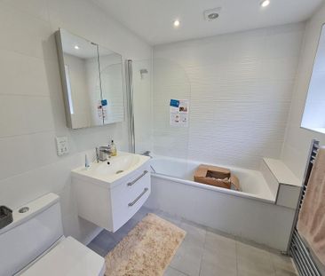 5 bedroom semi-detached bungalow to rent - Photo 6