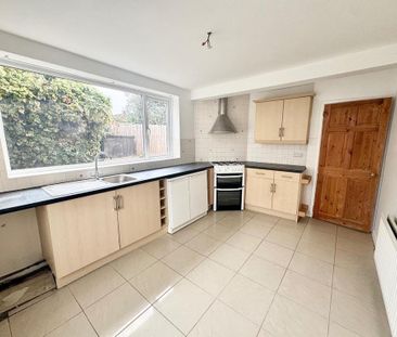 3 bedroom semi-detached house to rent - Photo 3