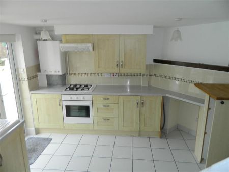 2 bedroom terraced house to rent - Photo 2