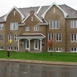 Grand 4 ½ Style Condo Fraichement Peint - Photo 3